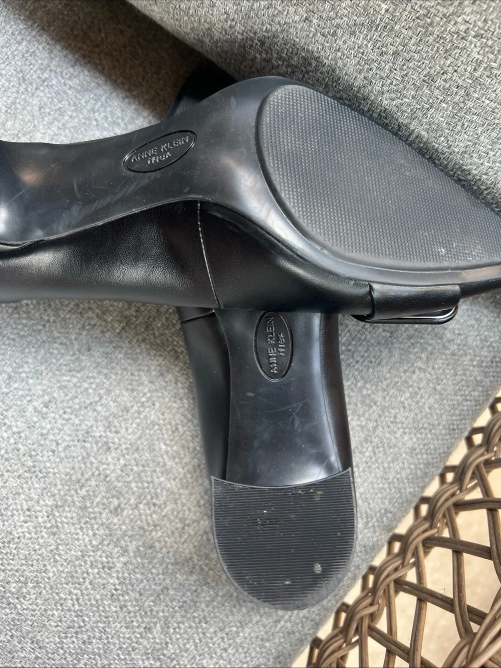 Anne Klein iFlex Bentley Black Leather Pointed Toe Buckle BlockHeel Pumps Sz 8.5